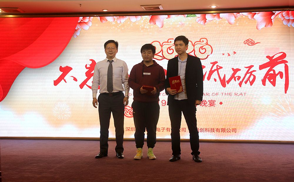 組創(chuàng)優(yōu)秀員工合影2019年