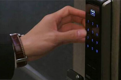 指紋識(shí)別藍(lán)牙智能車鎖設(shè)計(jì)